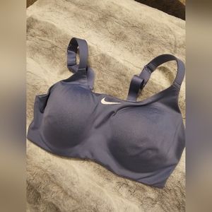 EUC Nike Underwire sports bra Sz 38 DD